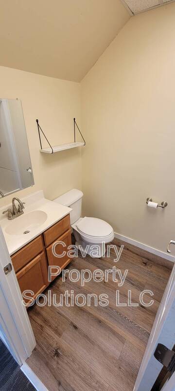 Building Photo - 3947 E Calvary Rd