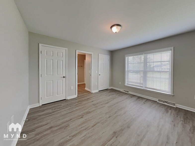 Building Photo - 215 Clearwater Dr