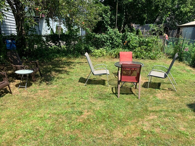 Peaceful back yard ?? - 55 Pearl St
