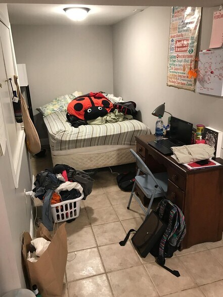 Building Photo - 8 Sunset St