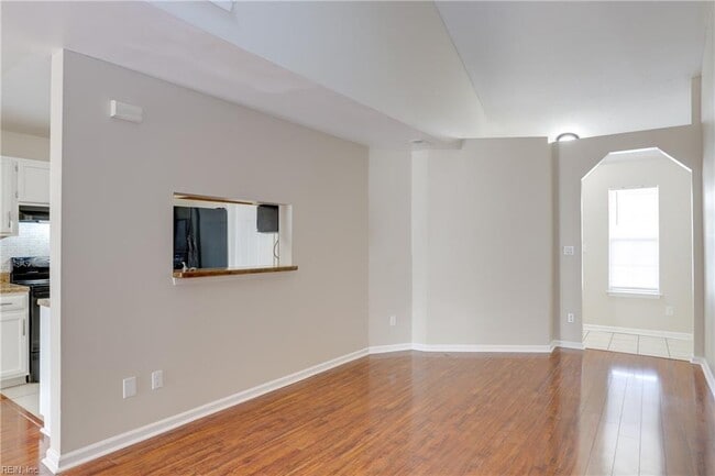 Building Photo - 707 Aylesbury Dr