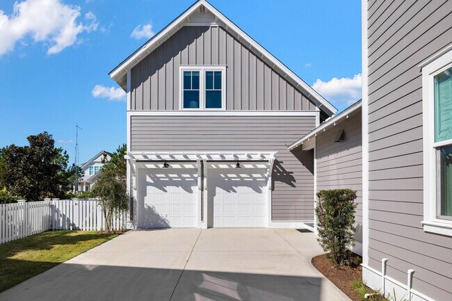 Building Photo - 141 Sandchase Cir