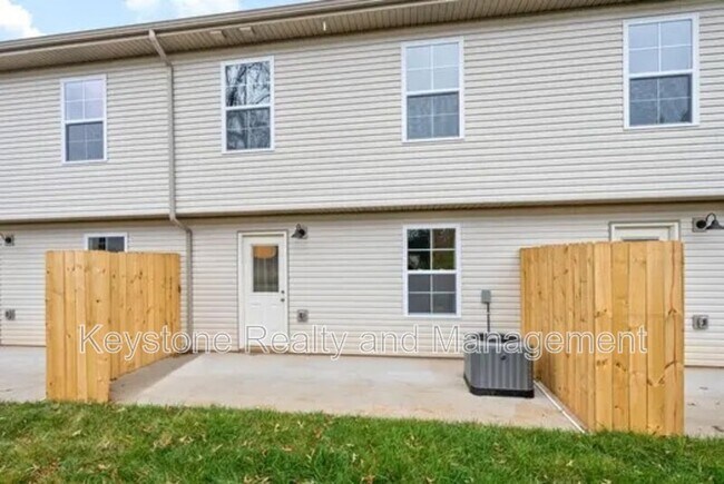 Building Photo - 940 Britton Springs Rd