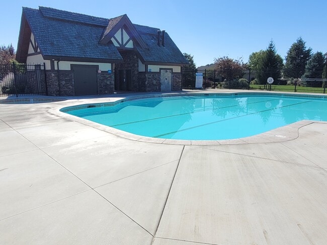 Building Photo - 608 W Laughton Dr