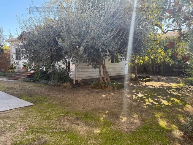 Building Photo - Wine Country Living at Its Finest