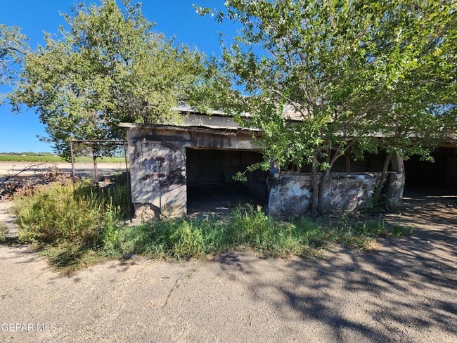 Building Photo - 6643 Westside Dr