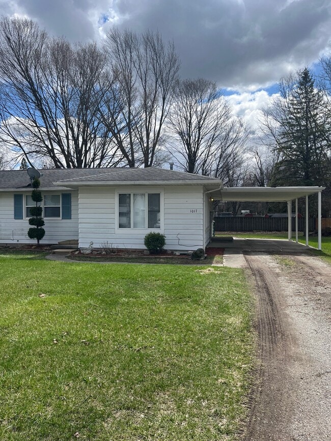 Building Photo - 1017 Hein Ave