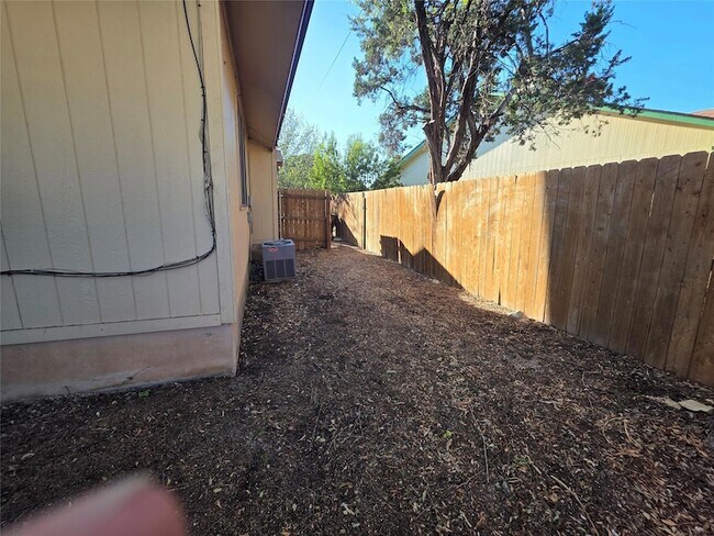 Building Photo - 1735 Horseshoe Cir