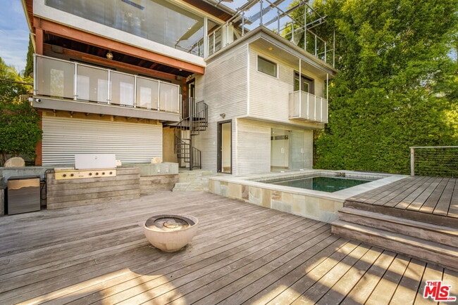Building Photo - 4075 Los Nietos Dr