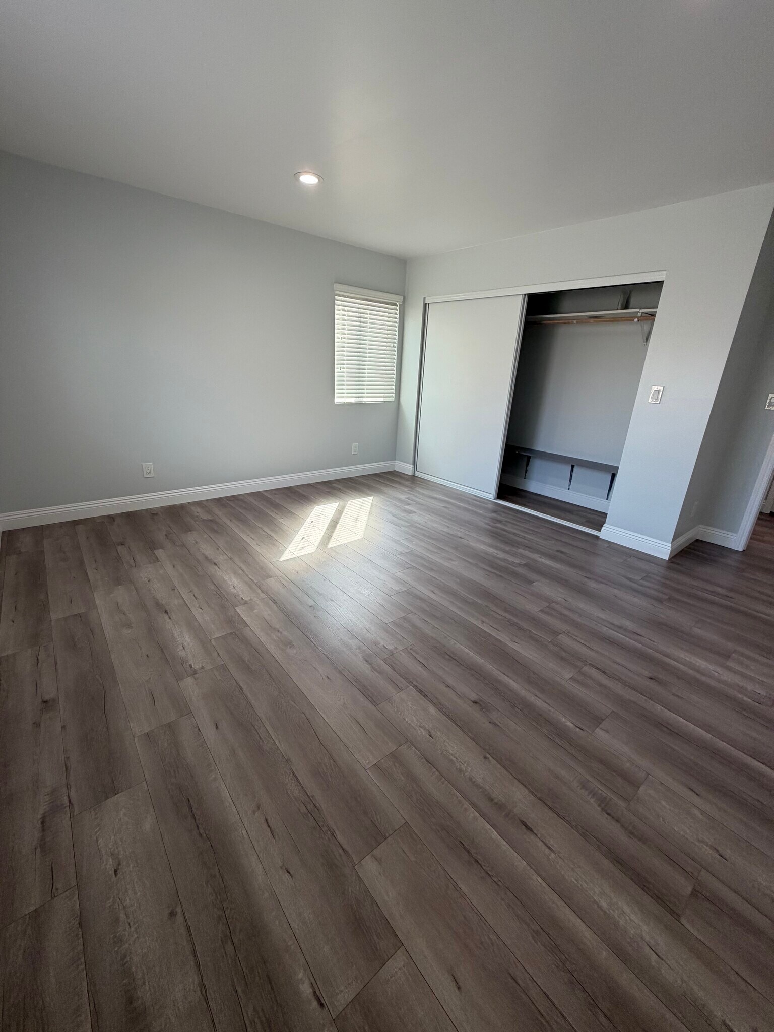 Building Photo - 1303 W 109th Pl