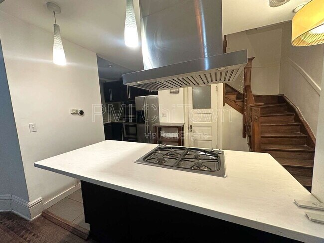 Building Photo - 1114 E 62nd St