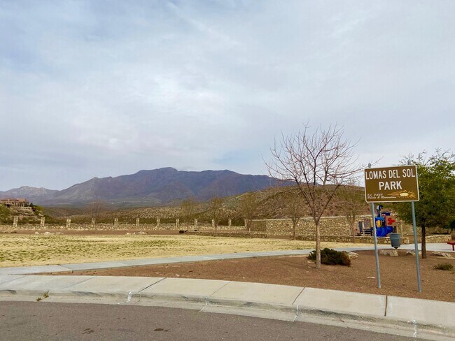 Building Photo - 1470 Senda Del Sol Ln