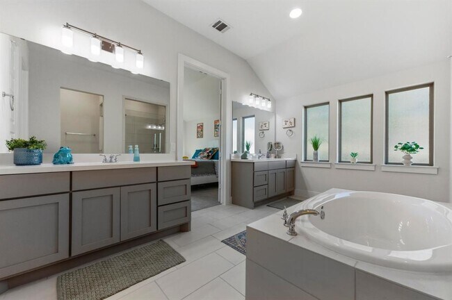 Building Photo - 111 Carolina Jasmine Dr