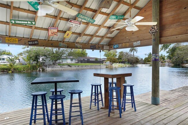 Building Photo - 20320 Bel Aire Dr