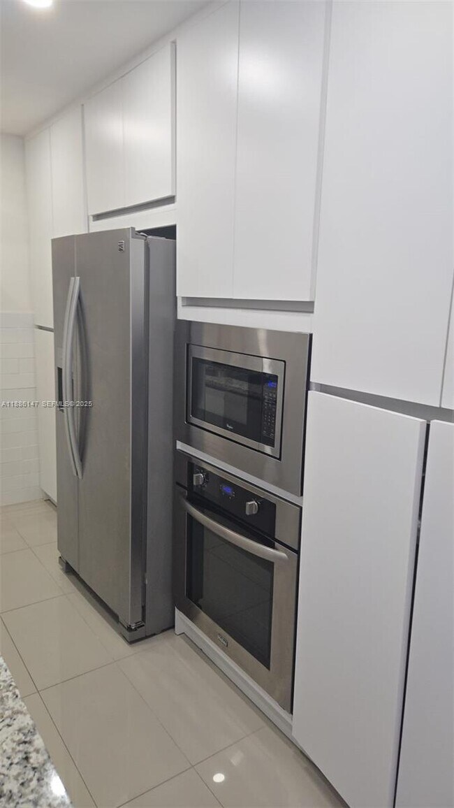 Building Photo - 200 SE 15th Rd