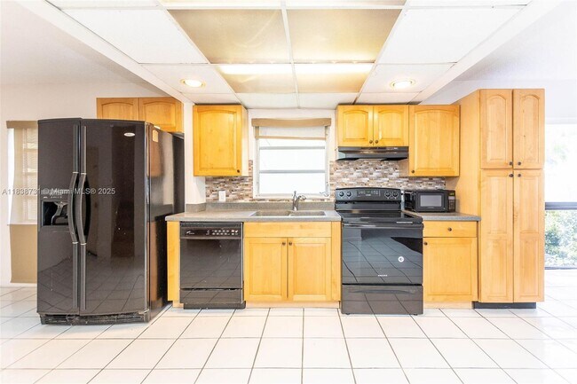 Building Photo - 3862 NE 171 St