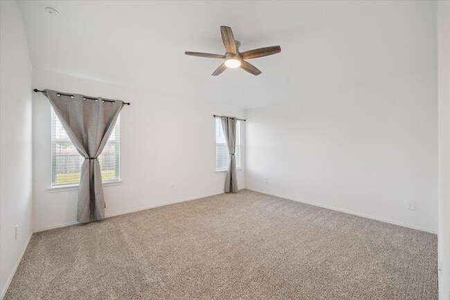 Building Photo - 24725 Mountain Tree Dr