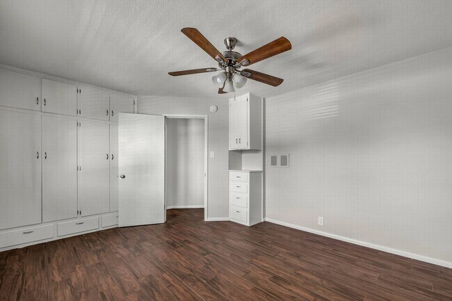 Building Photo - Charming 1+1 in Baldwin Hills