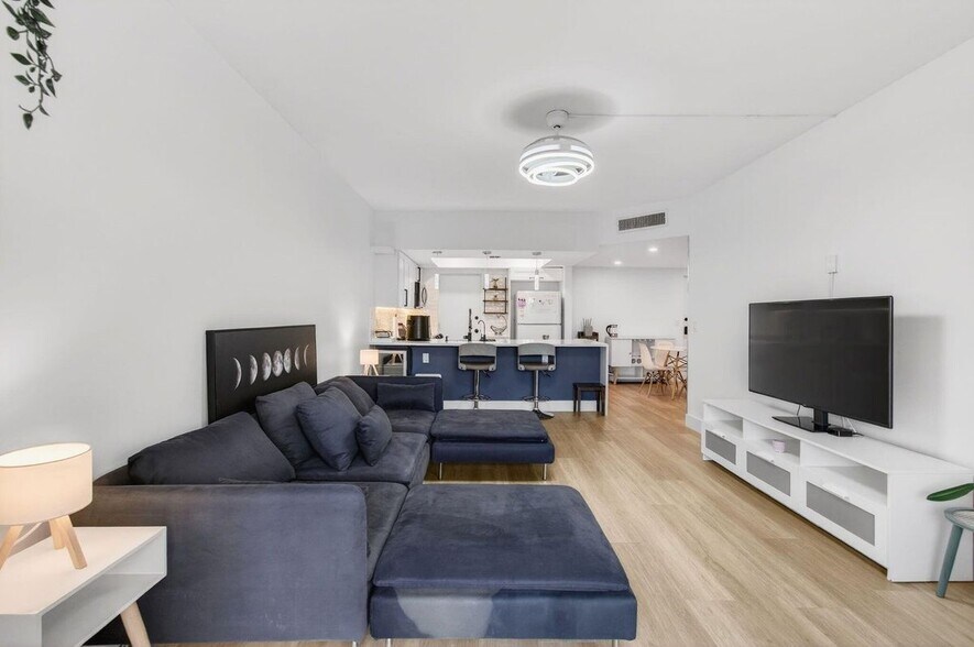 Building Photo - 50 SW 3rd Ave