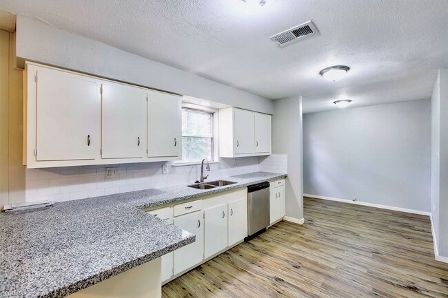 Building Photo - 3 br, 2 bath House - 213 Pamela Dr
