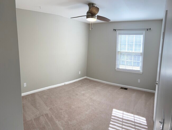 Building Photo - 1124 Theresa Ct