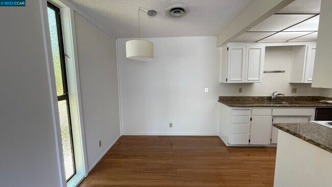 Building Photo - 2650 Jones Rd