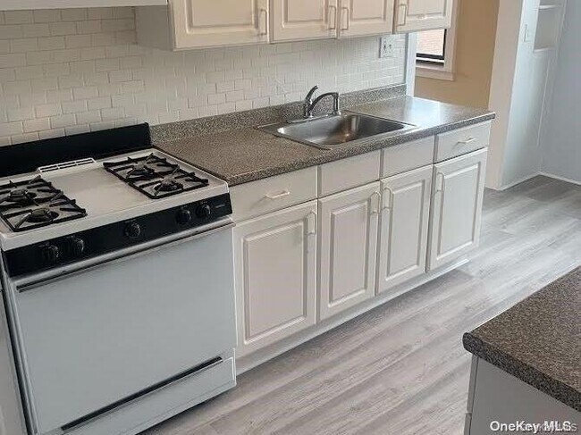 Building Photo - 24 Vanderbilt Ave