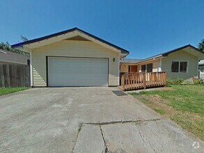 Building Photo - 4 Bedroom House ~ Albany