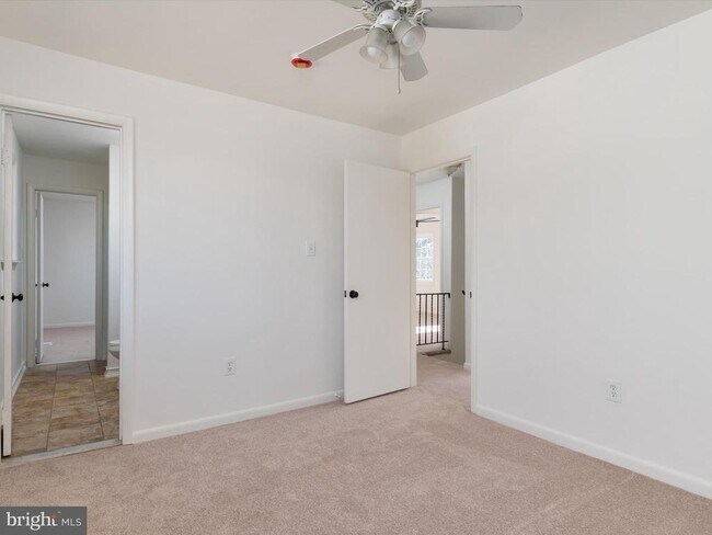 Building Photo - 402 S Cherry Grove Ave