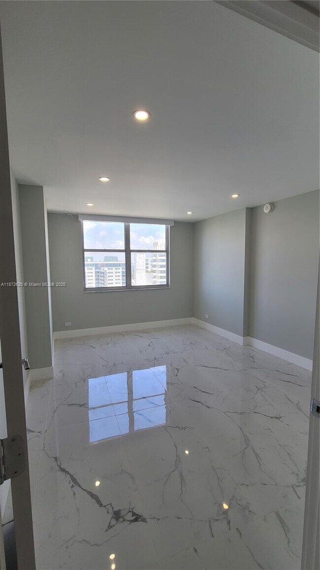 Building Photo - 6039 Collins Ave