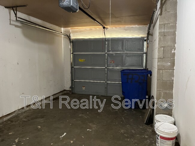 Building Photo - 8238 Wysong Dr