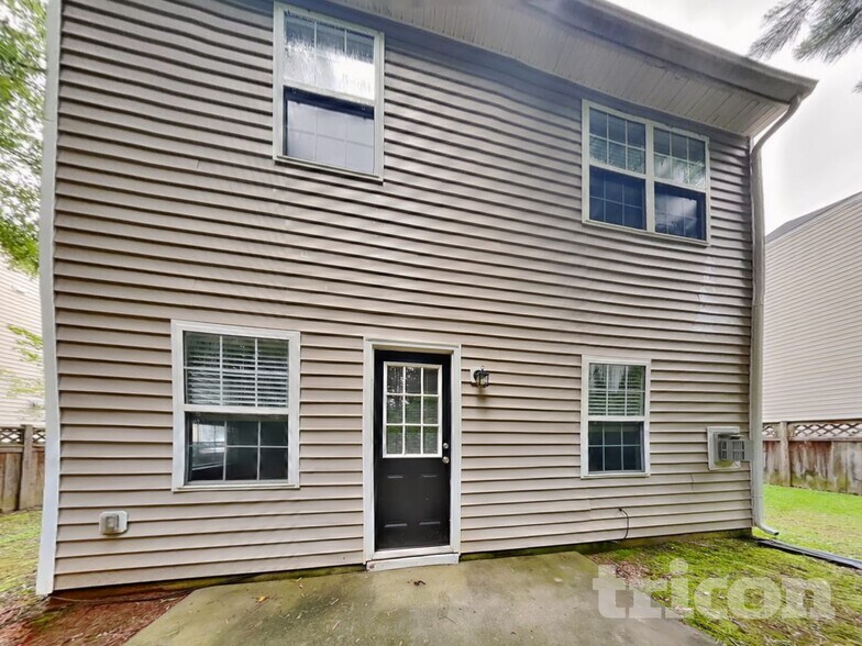 Building Photo - 705 Champion St