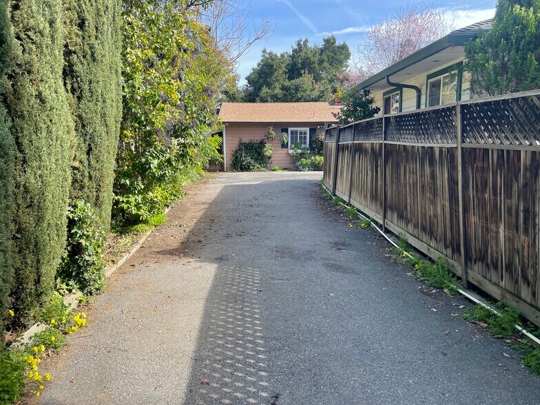 Building Photo - 15040 Los Gatos Blvd