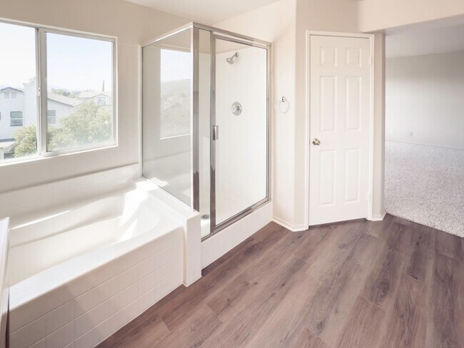 Building Photo - RARE 6 BEDROOM HOME FOR RENT IN OPTIMUM LO...