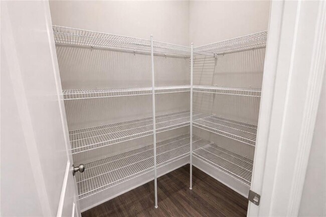 Building Photo - 1375 Walking Wy