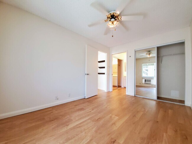 Building Photo - For Rent | 1 bedroom, 1 bath upstairs corner unit located in Sun Rise with 1 assigned parking stall