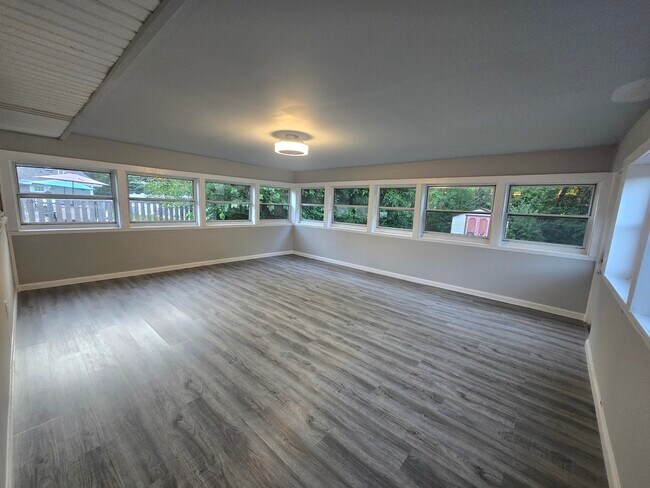 Building Photo - 1430 Hartmann Dr