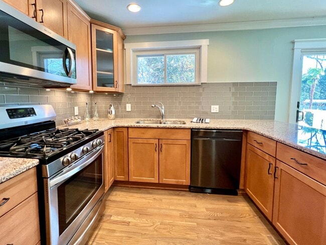 Building Photo - Crafstman-style 4 Bedroom renovated home for lease in Selwyn Park/Madison Park area of Charlotte ...