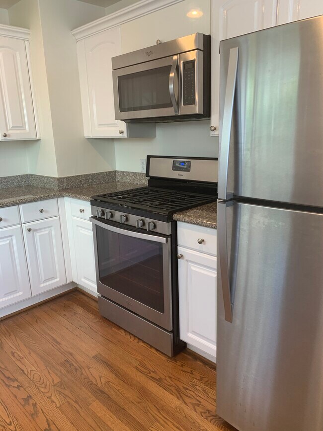 NEW KITCHEN APPLIANCES - 10874 National Blvd