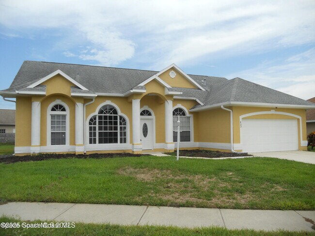 Primary Photo - 432 Lake Victoria Cir