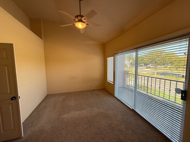 Building Photo - Beautiful 2 Bed, 2.5 Bath Townhome in Desi...