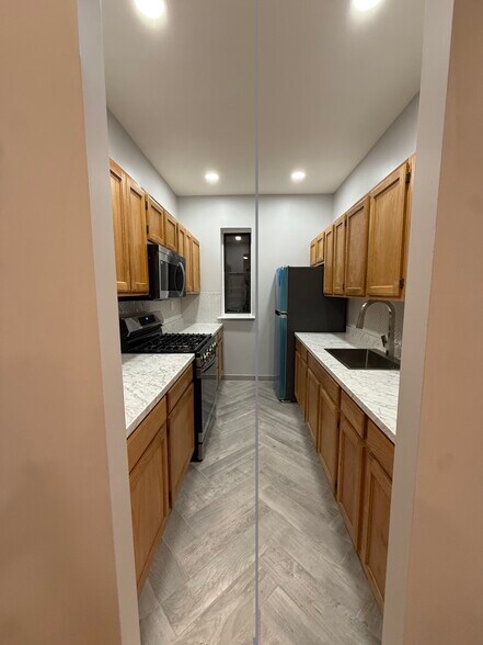 Building Photo - 982 Dumont Ave