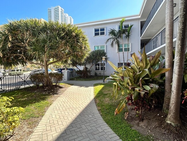 Building Photo - 2600 S Ocean Dr