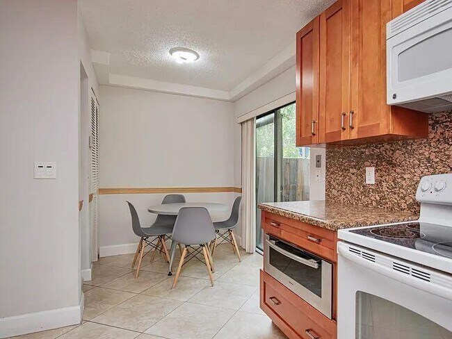 Building Photo - 7670 Lago Del Mar Dr