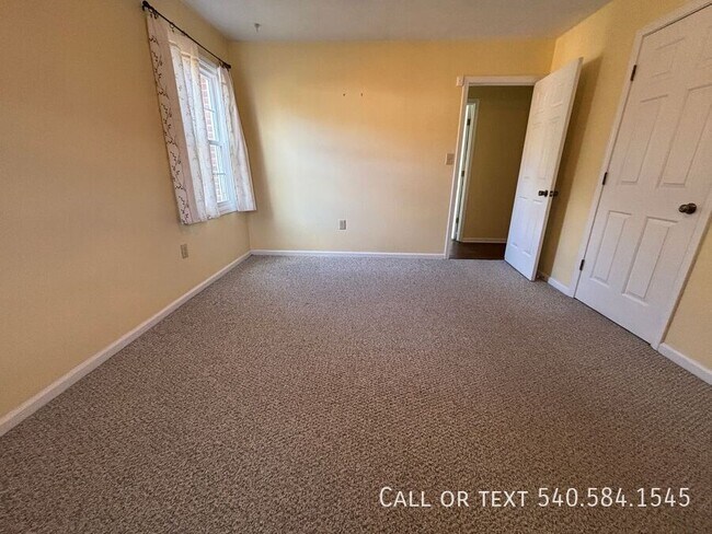 Building Photo - 136 Grimes St