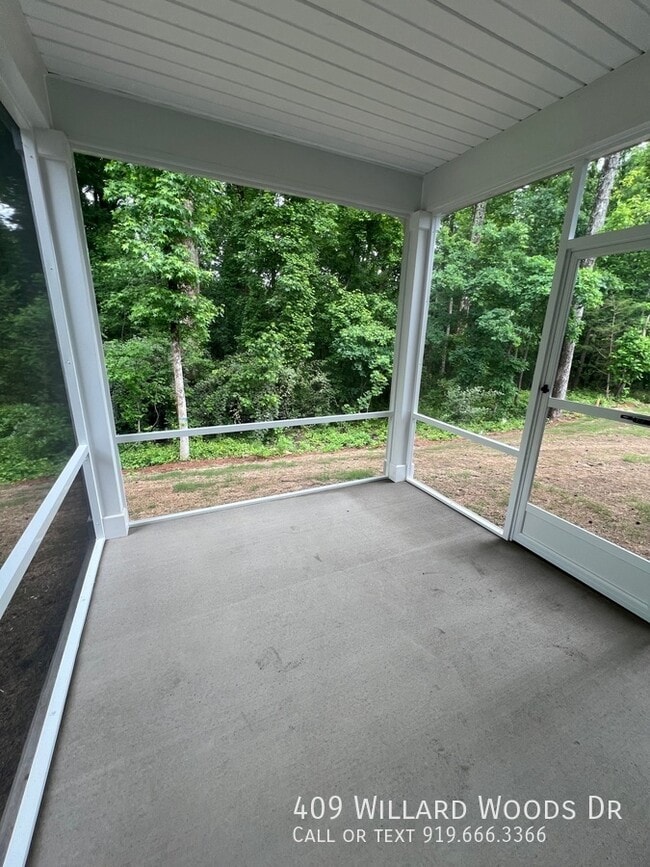 Building Photo - 409 Willard Wds Dr