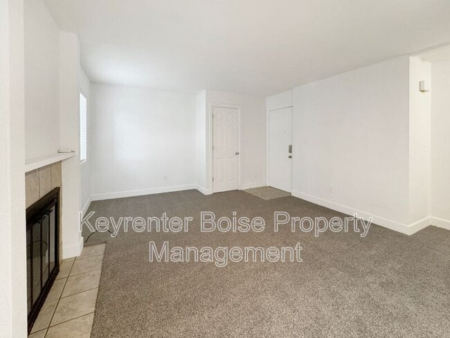 Building Photo - 7066 W Colehaven Ln