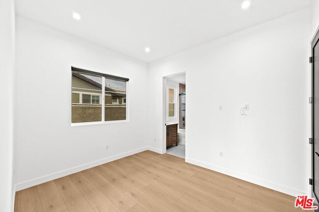 Building Photo - 2324 S Dunsmuir Ave