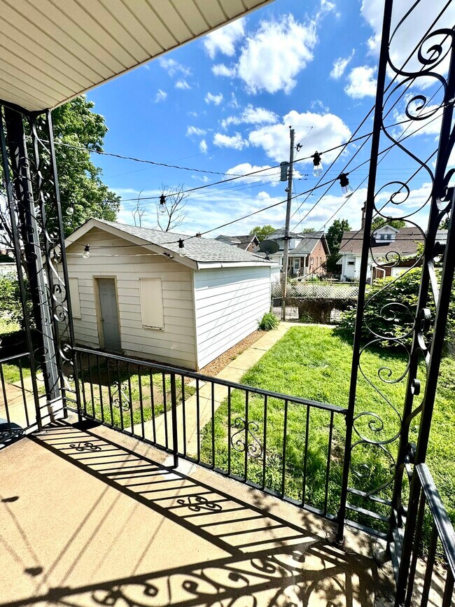 Building Photo - 5120-5122 Goethe Ave