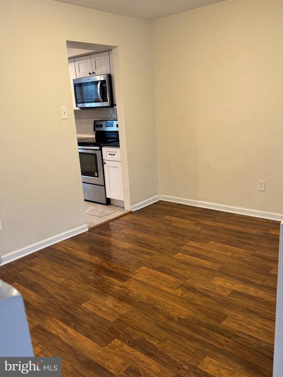 Building Photo - 204 Livingston Ct